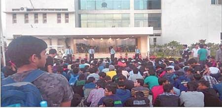 Despite series of protests, IIT-Indore dir finds food not ‘tasteless, substandard & overpriced’