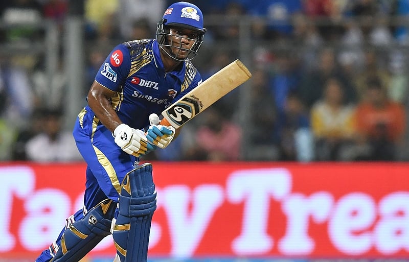 Mumbai Indians cricketer Evin Lewis plays a shot during the 2018 Indian Premier League (IPL) Twenty20 cricket match between Mumbai Indians and Royal Challengers Bangalore at the Wankhede stadium in Mumbai on April 17, 2018. / AFP PHOTO / PUNIT PARANJPE / —-IMAGE RESTRICTED TO EDITORIAL USE – STRICTLY NO COMMERCIAL USE—– / GETTYOUT