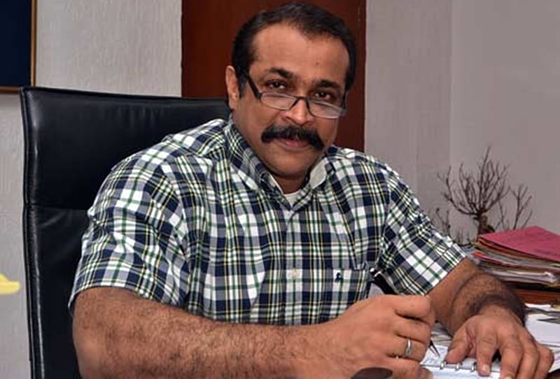 Himanshu Roy Funeral: Family members and relatives mourn the loss of Mumbai’s top cop