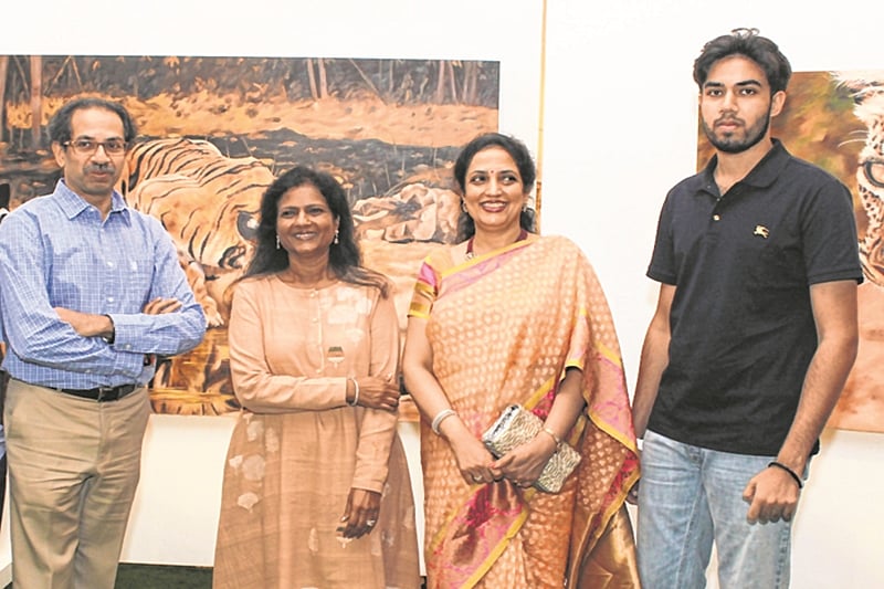Mumbai: Uddhav Thackeray praises wildlife paintings by Sushma Jain