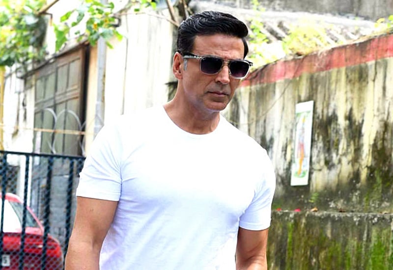 Akshay Kumar wish Shah Rukh Khan as Kabir Khan from Chak De! India was in Gold as the coach