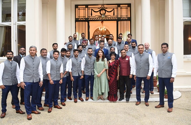 Anushka Sharma ‘First Lady’ of Indian Cricket Team? Twitterati grills BCCI for this pic