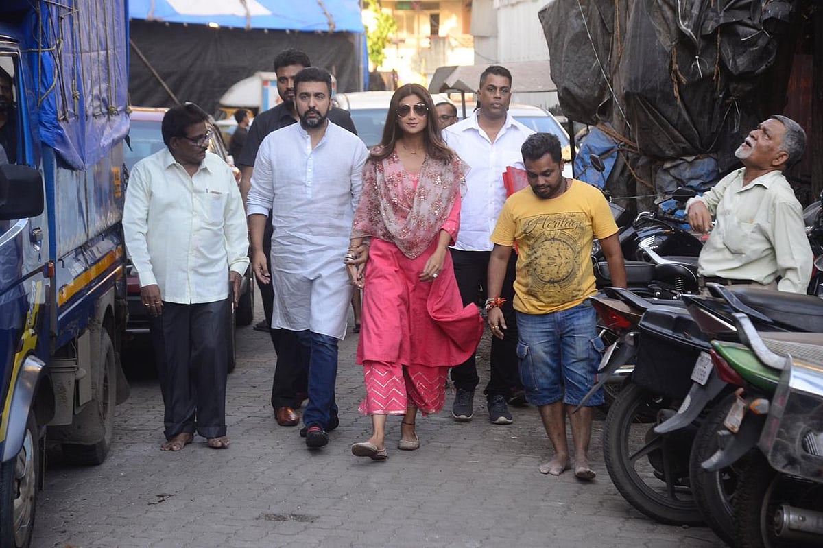 Shilpa Shetty and hubby Raj Kundra welcome Ganpati. Image: Viral Bhayani