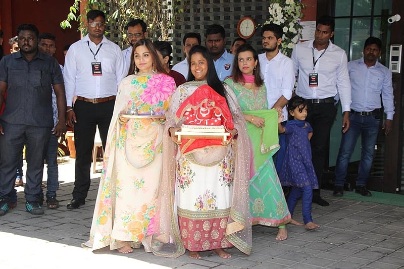 Salman Khan’s sister Arpita Khan Sharma welcomes Ganpati Bappa at her residence. She is looking beautiful in traditional dress with Alvira Agnihotri. Photo by: Viral Bhayani