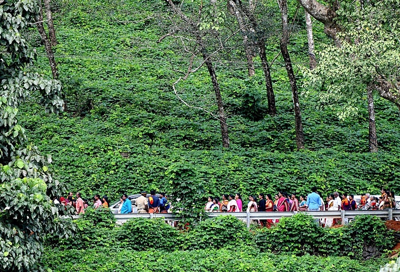 Sabarimala Row: Delhi-based woman journalist begins climbing Sabarimala hill amid protests