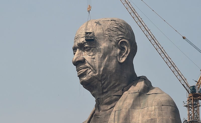 Indian workers give the finishing touches to the world’s tallest statue dedicated to Indian independence leader Sardar Vallabhbhai Patel, overlooking the Sardar Sarovar Dam near Vadodara in India’s western Gujarat state on October 18, 2018. Photo by SAM PANTHAKY / AFP