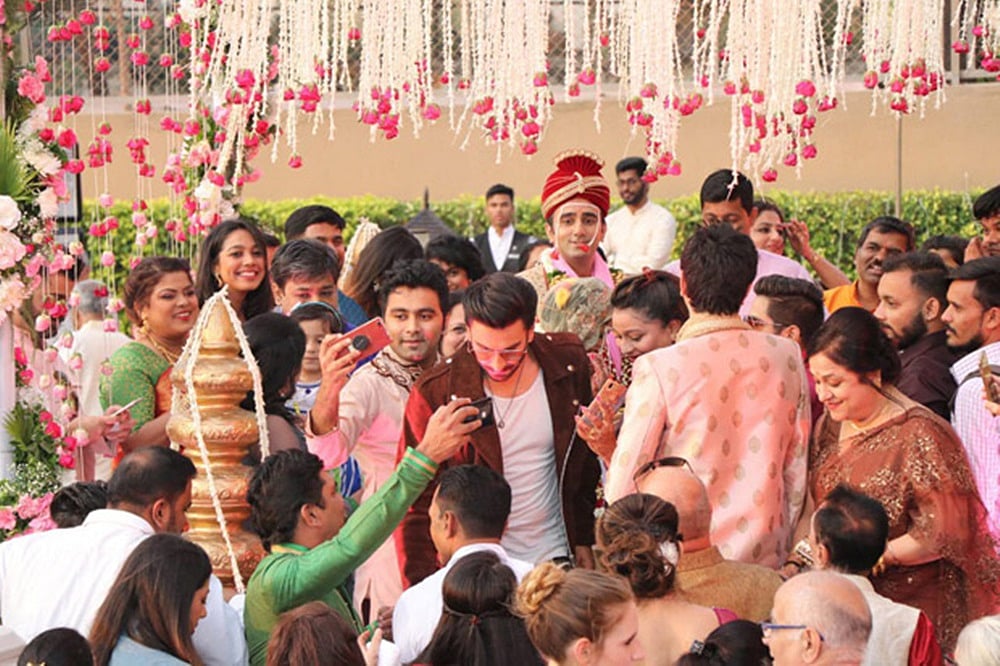 Just like Maroon 5, Ranveer Singh crashes a wedding amid ‘Simmba’ promotions; here’s what happened next!