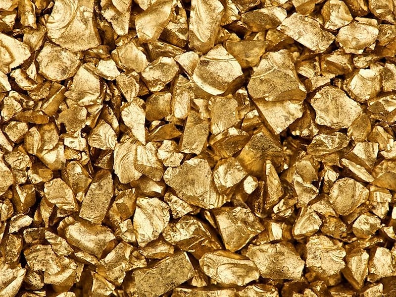 The US dollar weakens, gold becomes more relevant