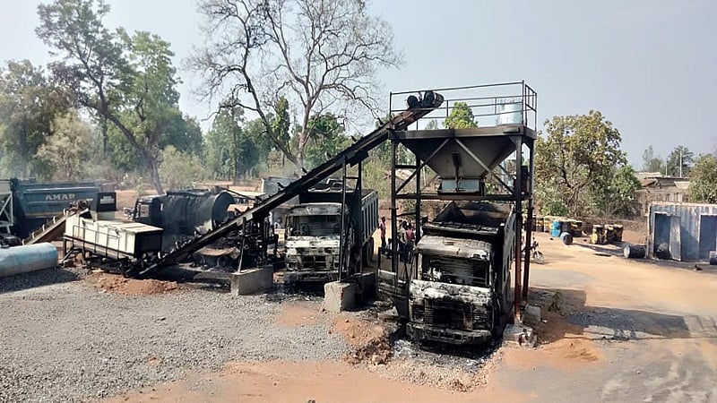 Naxals torch 3 dozen vehicles in Gadchiroli on Maharashtra Day