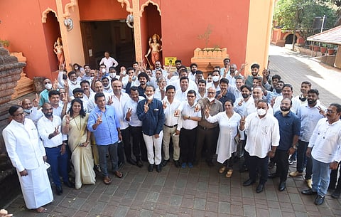 Congress candidates take pledge of loyalty