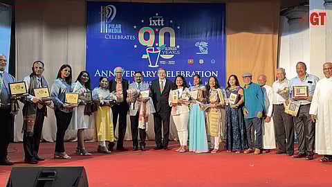 Awardees of 'Vauraddeancho Ixtt' Awards with the dignitaries