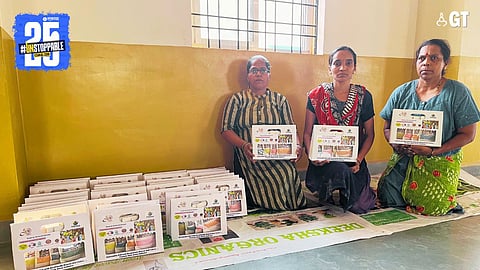 Dnyanprassarak Mandal’s College and Research Centre teaches women to make 'Holi' colours.