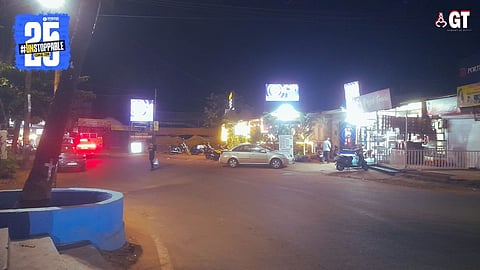 These days, there is a low flow of traffic at night even at tourist hotspots.