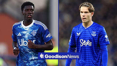 Como's Diao next to Everton star Tyler Dibling, both are in action.