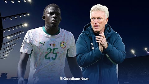 El Hadji Malick Diouf in action for Senegal at NY/NJ stadium with David Moyes beside him
