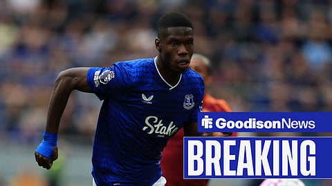 Thierno Barry in action for Everton.