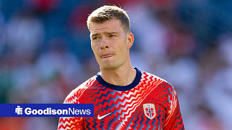 Alexander Sorloth warming up for Norway at 2026 World Cup