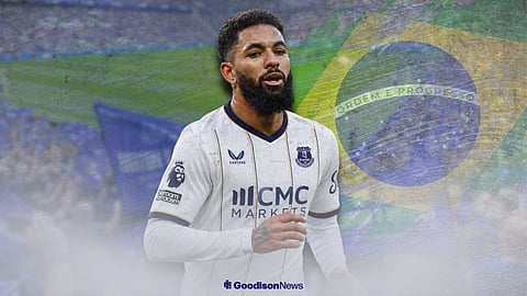 Douglas Luiz in an Everton shirt