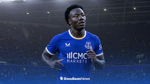 Nestory Irankunda in an Everton kit, with Hill Dickinson Stadium behind him