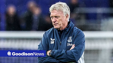 David Moyes looking on worried as Everton manager
