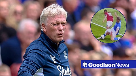 Everton manager David Moyes and image of controversy in Everton vs Manchester United