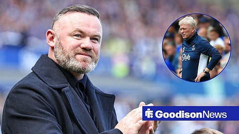 Wayne Rooney applauding with David Moyes concerned in circular inset