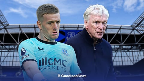 Everton goalkeeper Jordan Pickford and Everton manager David Moyes in front of the Hill Dickinson Stadium.