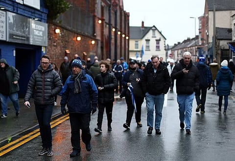 Many Everton fans react to Mason Holgate performance in 2-0 defeat v Fulham