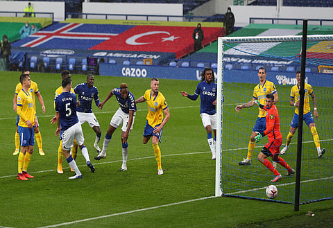Kevin Campbell predicts tough game for Everton v Brighton