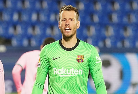 Everton want to sign Barcelona goalkeeper Neto