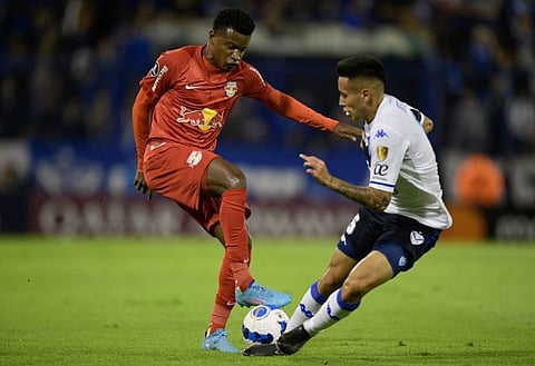 Everton keep tabs on Brazilian midfield Eric Ramires