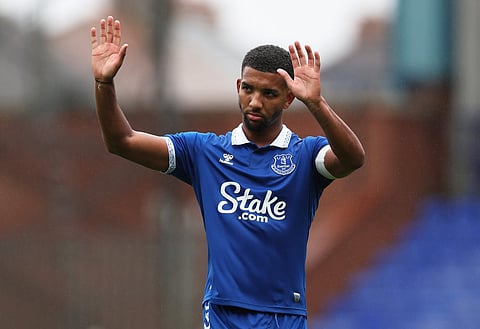 Mason Holgate left Everton on loan to join Sheffield United.