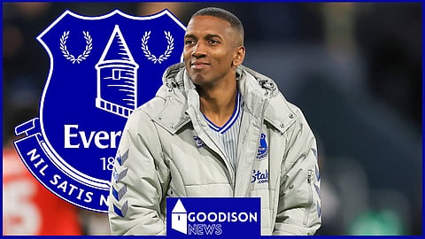 Everton full-back Ashley Young [Credit: Imago]