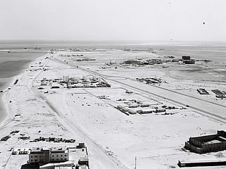 An aerial view of Abu Dhabi corniche at the time of federation formed in 1971. As the UAE celebrates 54 years of unity on December 2, 2025, the nation reflects on 1971 — the pivotal year when the foundations of the modern Emirates were laid. Archival images from Gulf News, chronicling life just before and after the formation of the federation, offer a rare window into a nation on the brink of extraordinary change.