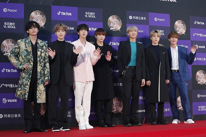 TAB 200229 HOT BTS-1582874896077