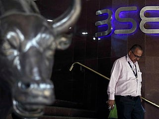 Indian tech giants tumble after huge fee on H-1B visas
