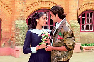 Anu Agarwal and Rahul Roy in Aashiqui (1990).