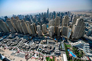 A view of the Jumeirah Beach Residences (JBR), a 40-tower block, and the Dubai Marina (183 buildings). Together, they form the tallest block of skyscrapers in the world. Then next to it, there’s the Jumeirah Beach. Dubai aims to be the most walkable city, accessible by public transport.