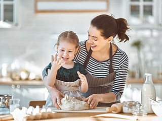 From crispy air-fried snacks to fluffy waffles and smoothie creations, these tools make cooking viral recipes easier, faster, and way more fun.