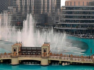 Dubai Fountain resumes while reflecting mourning period