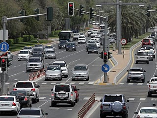 During peak periods, the system limits vehicle entry, while increasing it when traffic is light