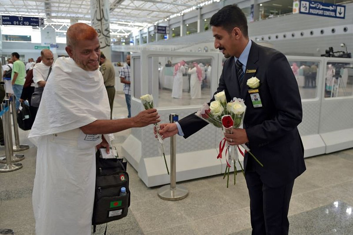 Saudi Arabia launches mobile passport counters for Hajj pilgrims