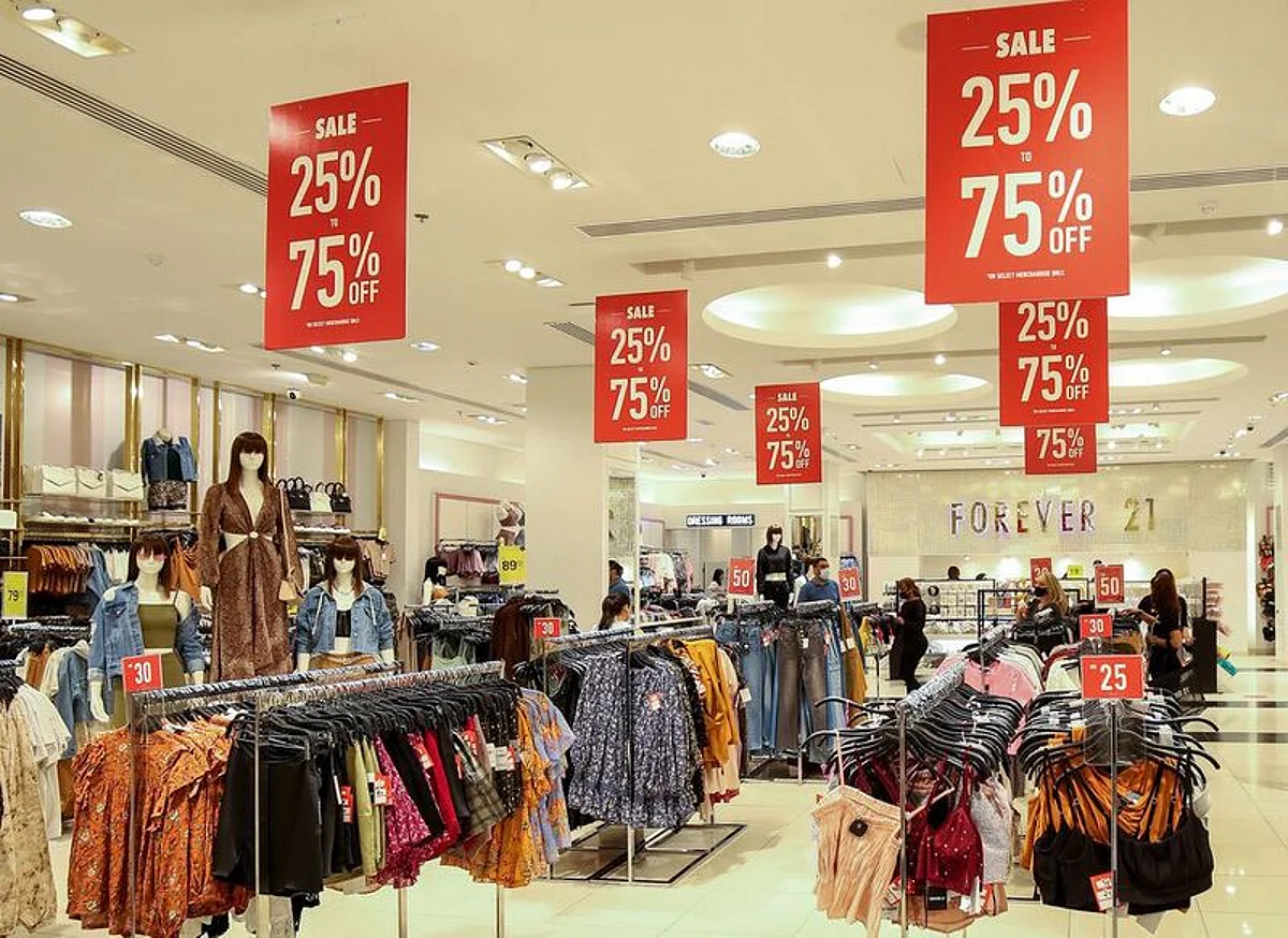 Dubai Summer Sale fuels 40% surge in online shopping