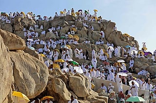 Pilgrims depart Arafat for Muzdalifah