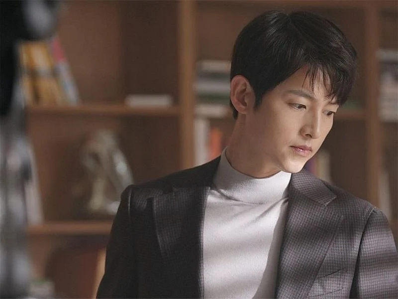  Song Joong-ki is reportedly dating a British woman