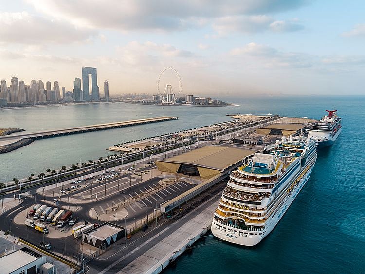 Stock-Dubai-Harbour-Aerial-View
