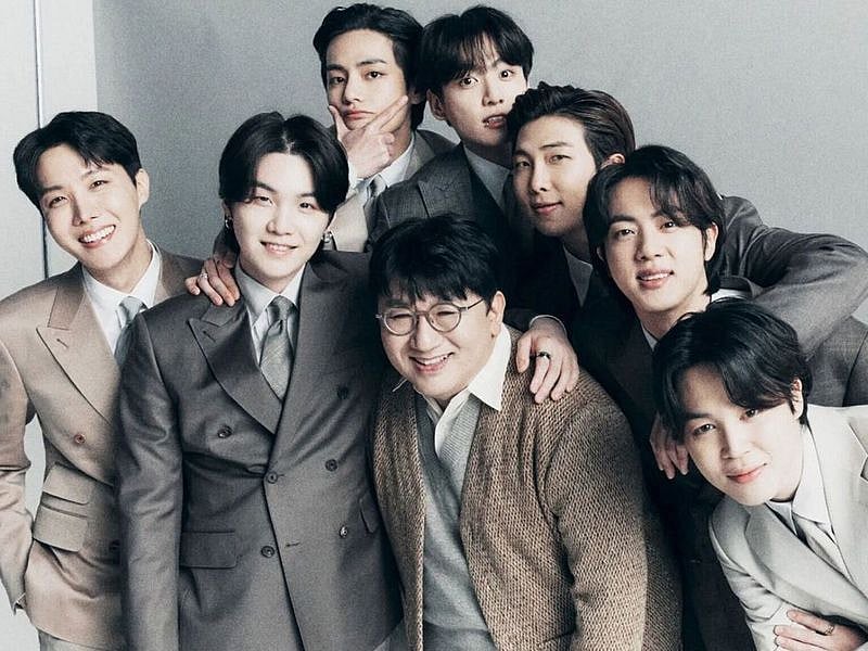 BTS members with Bang Si-hyuk.