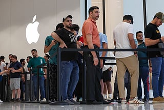 Get iPhone 17 or shares in Apple — what pays off more?