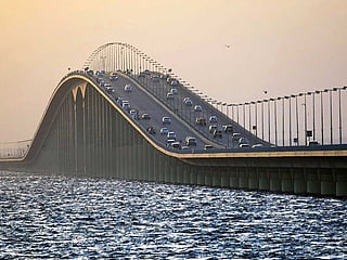 Key Gulf route closed as authorities prioritise commuter safety.