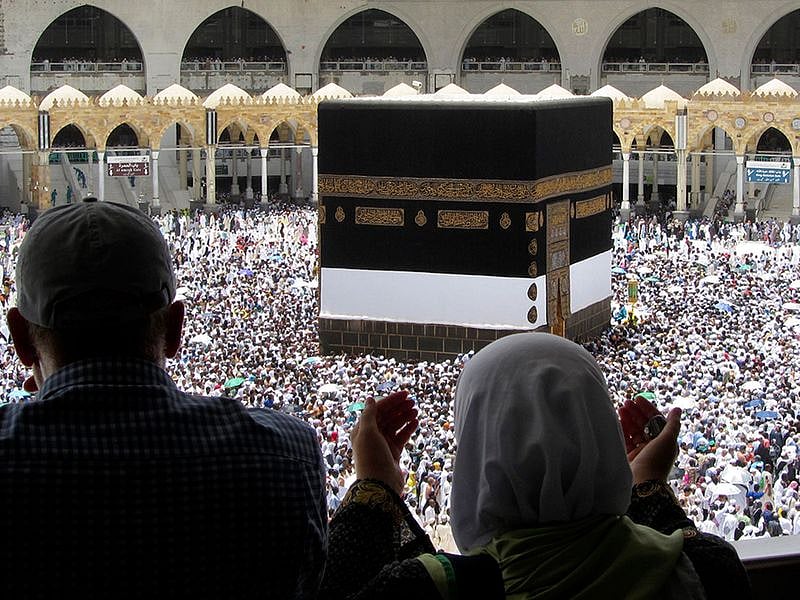 The ministry stressed that Tawaf does not require touching or kissing the Black Stone.